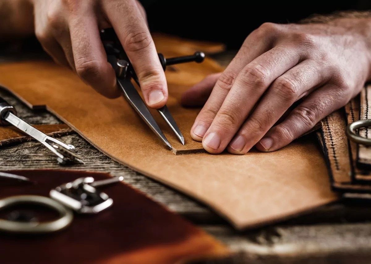 Quy trình sản xuất ví da handmade